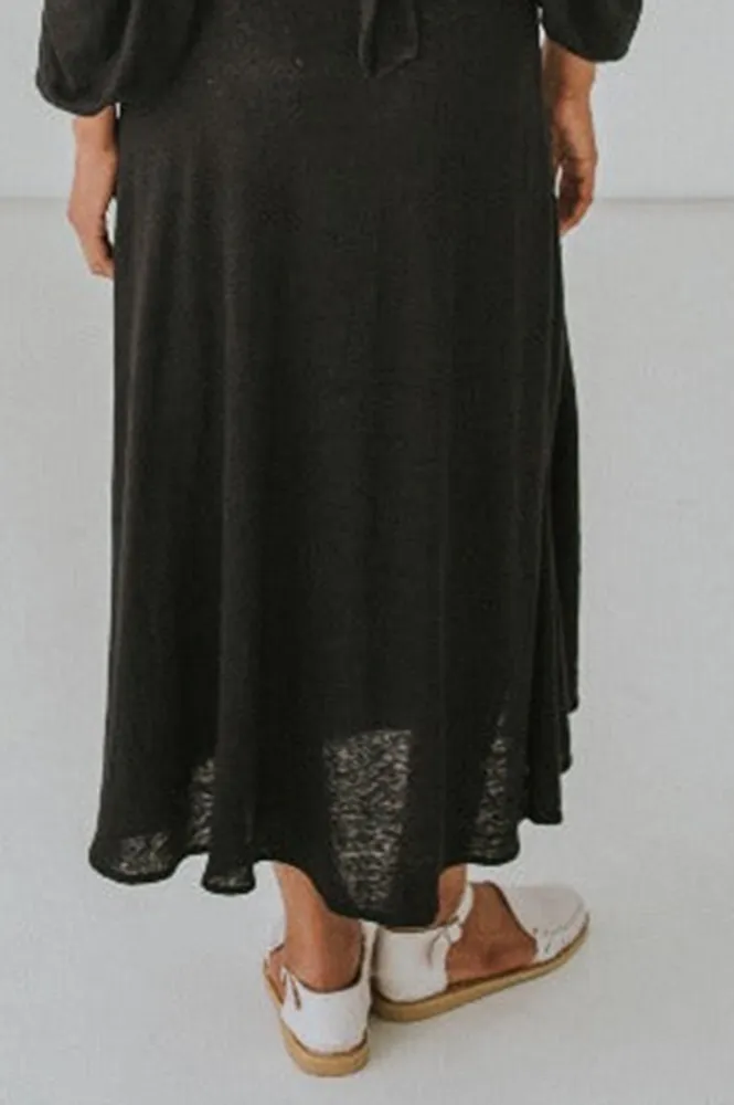 BLACK VOLUME SLEEVE DRESS