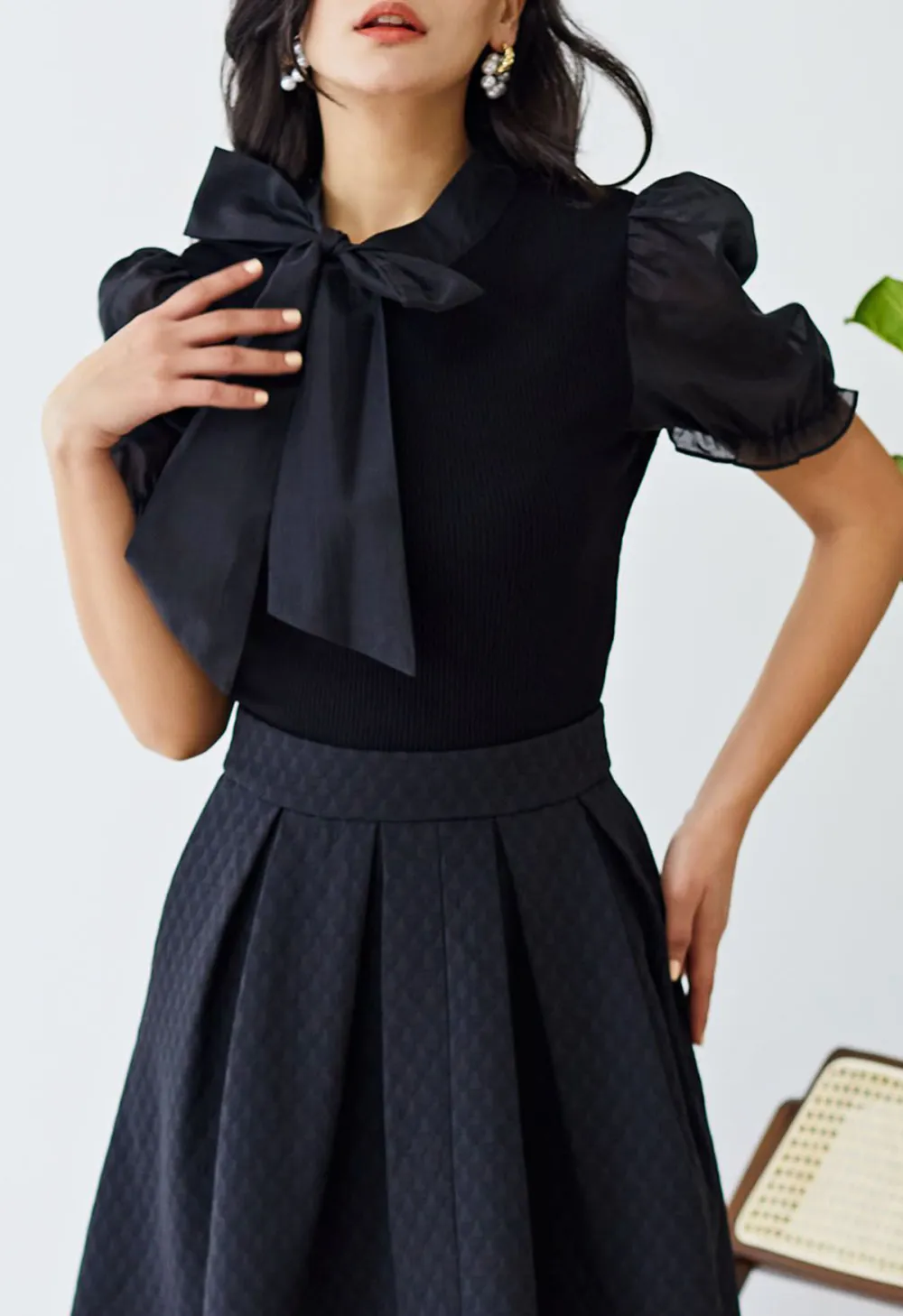 SHORT SLEEVE DETACHABLE BOWKNOT SPLICED KNIT TOP IN BLACK