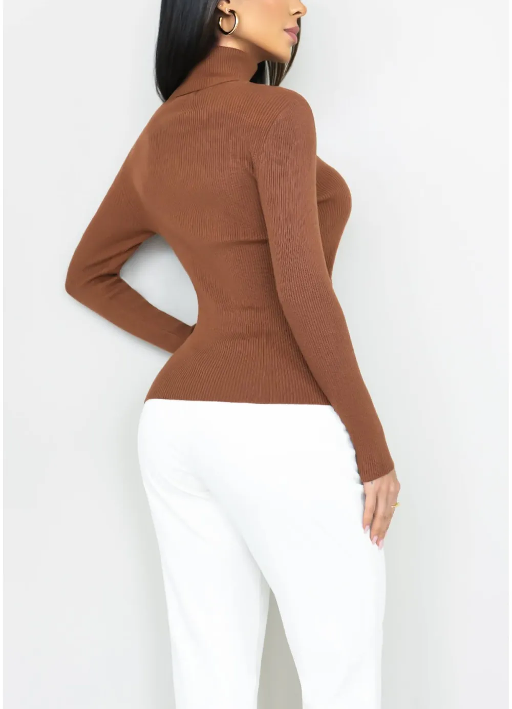 NUTS TURTLENECK KNIT SWEATER