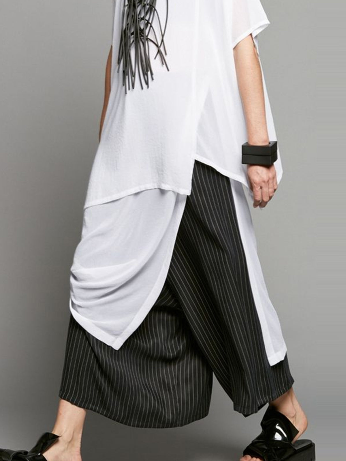 Round Neck Short Sleeve Irregular Trim Slit Top