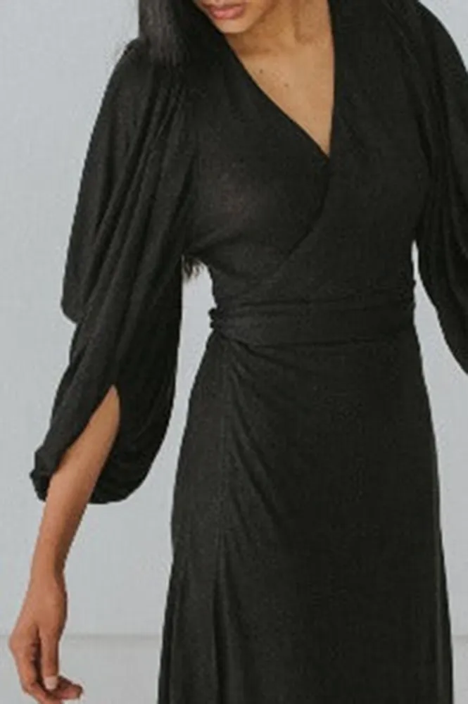 BLACK VOLUME SLEEVE DRESS