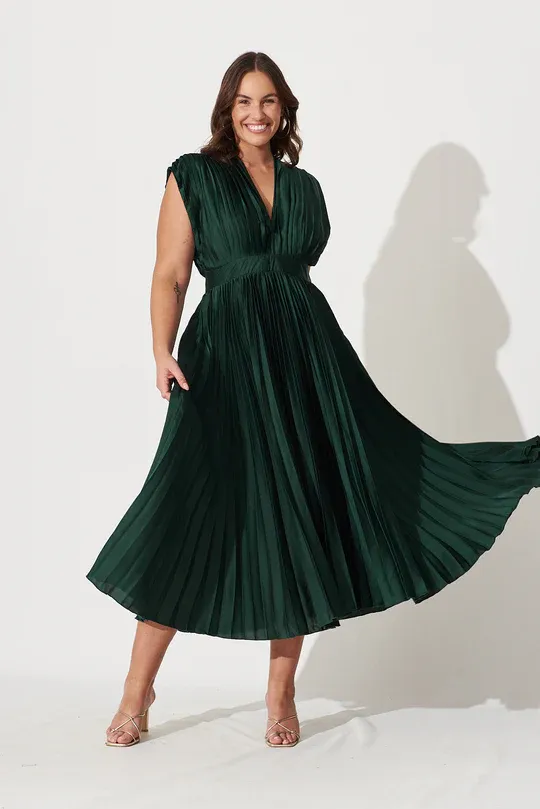 Anetta Midi Dress In Pleated Emerald Satin