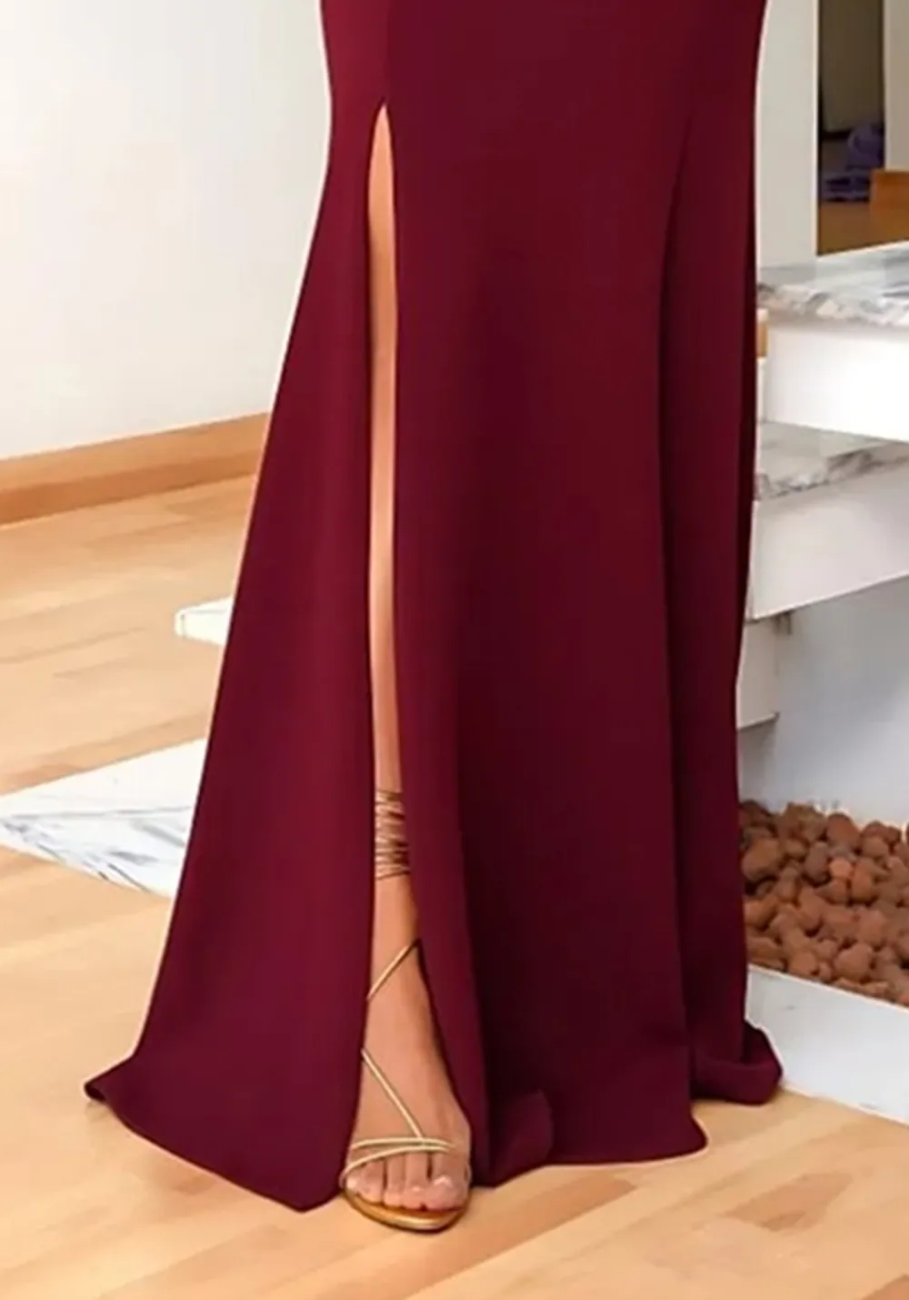 Long dress with slit and back details in Marsala