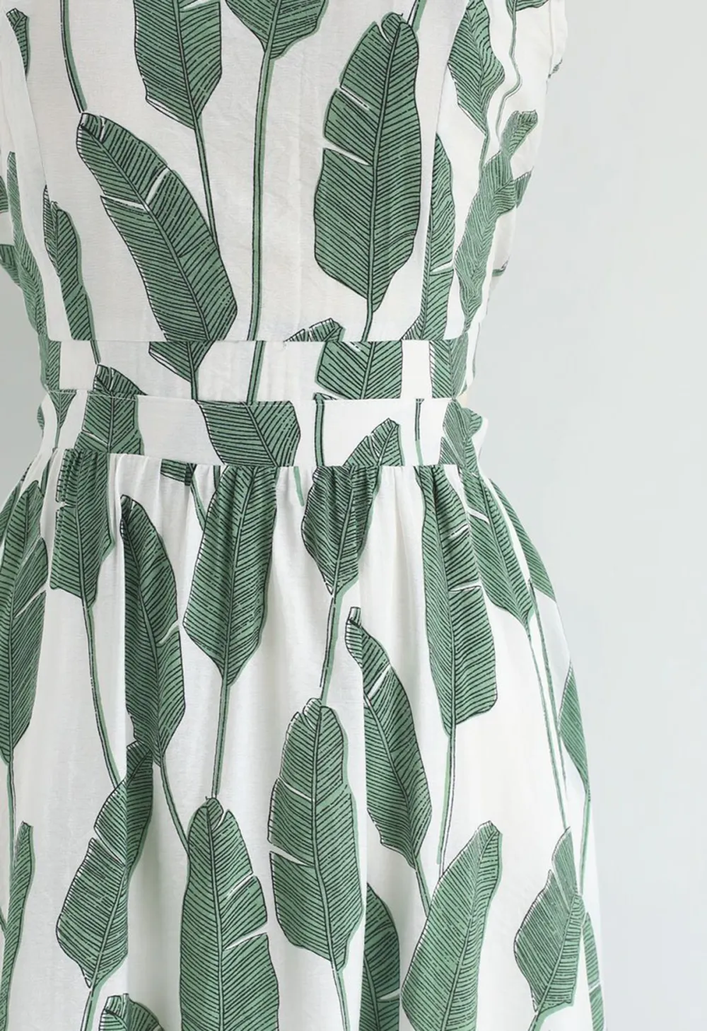 SUMMER PALM LEAF PRINT HALTER NECK MAXI DRESS IN GREEN