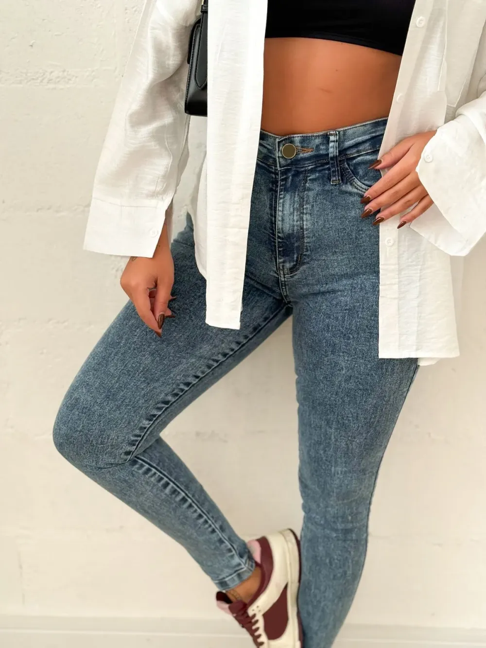 Slim Jeans with Shaping Belt