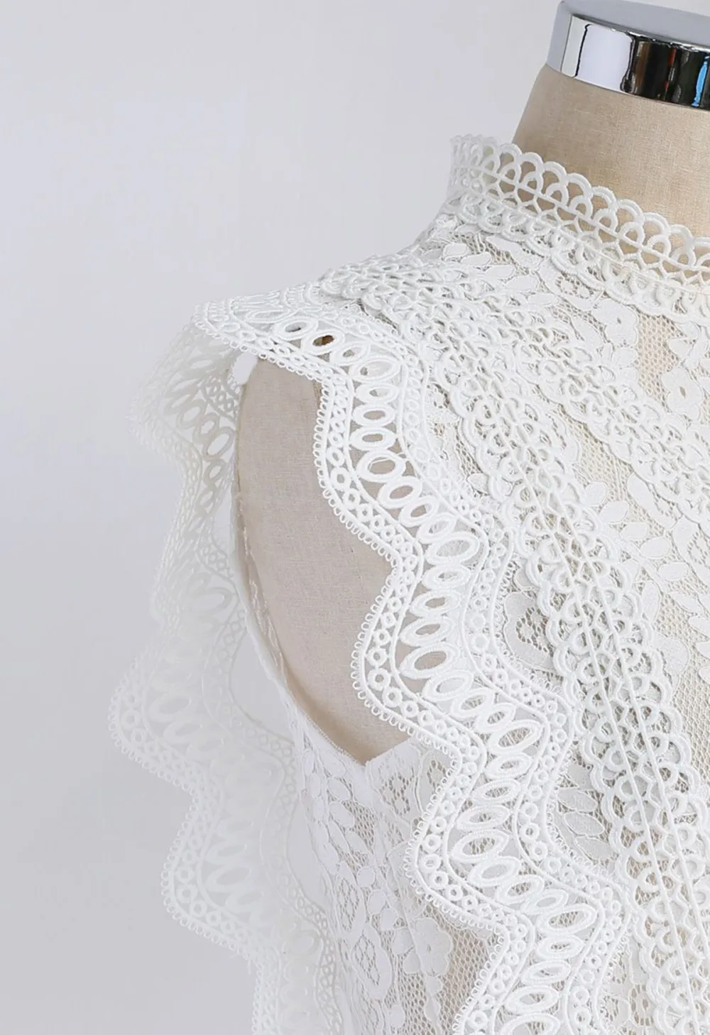 YOUR SASSY START SLEEVELESS CROCHET LACE TOP IN WHITE