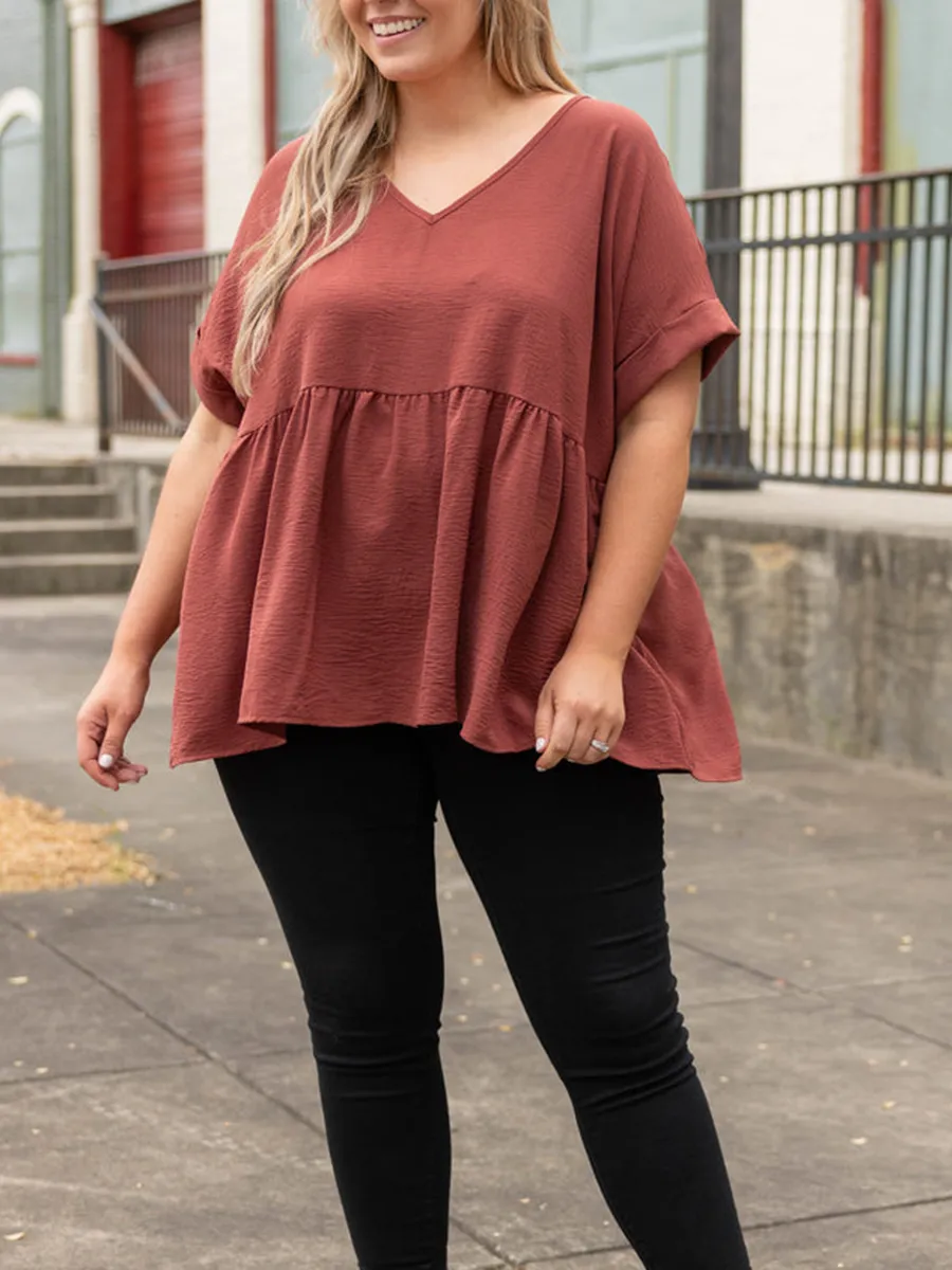 V-neck short sleeved shirt with ruffle hem