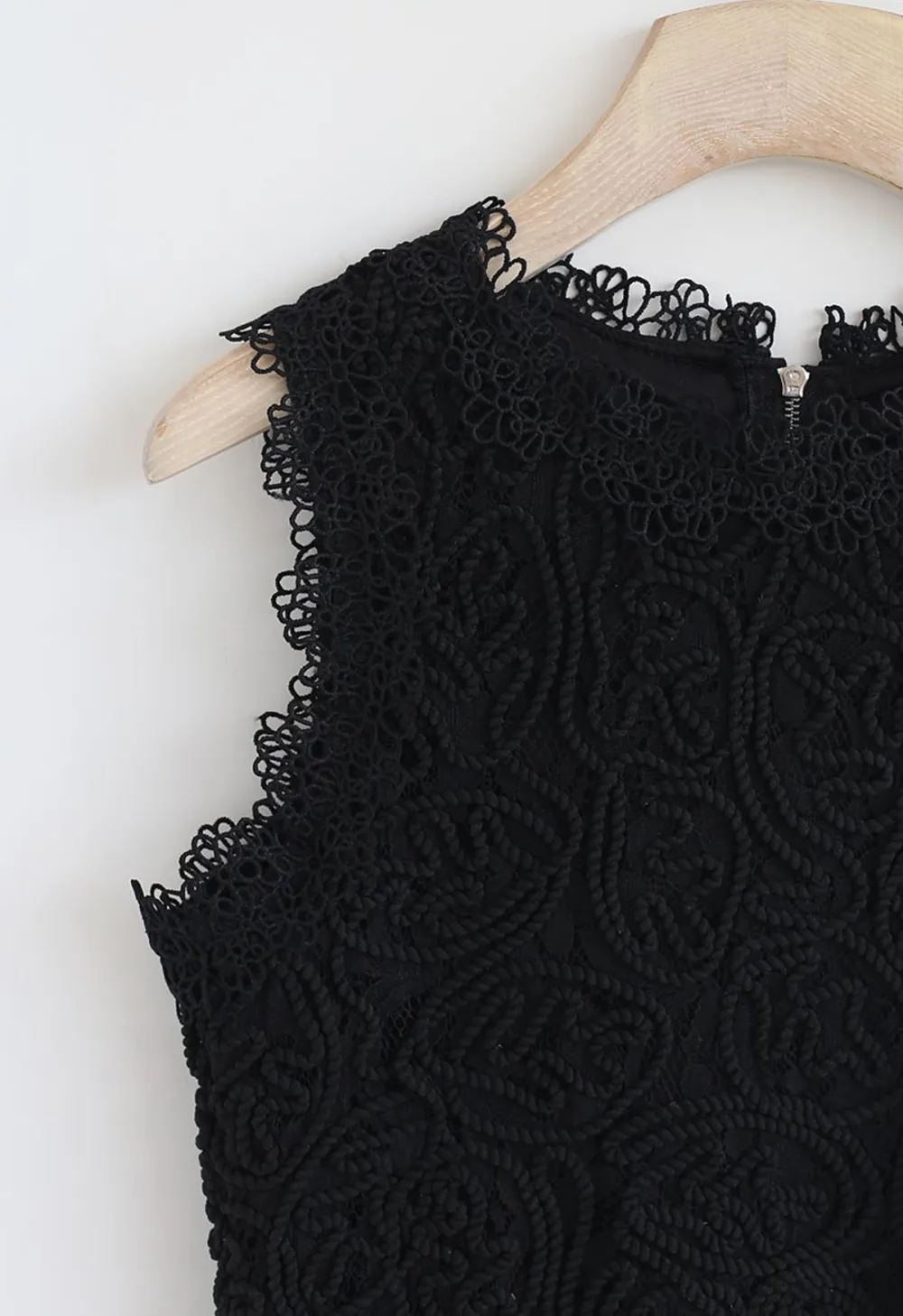 DIVA FULL LACE CROP TOP IN BLACK