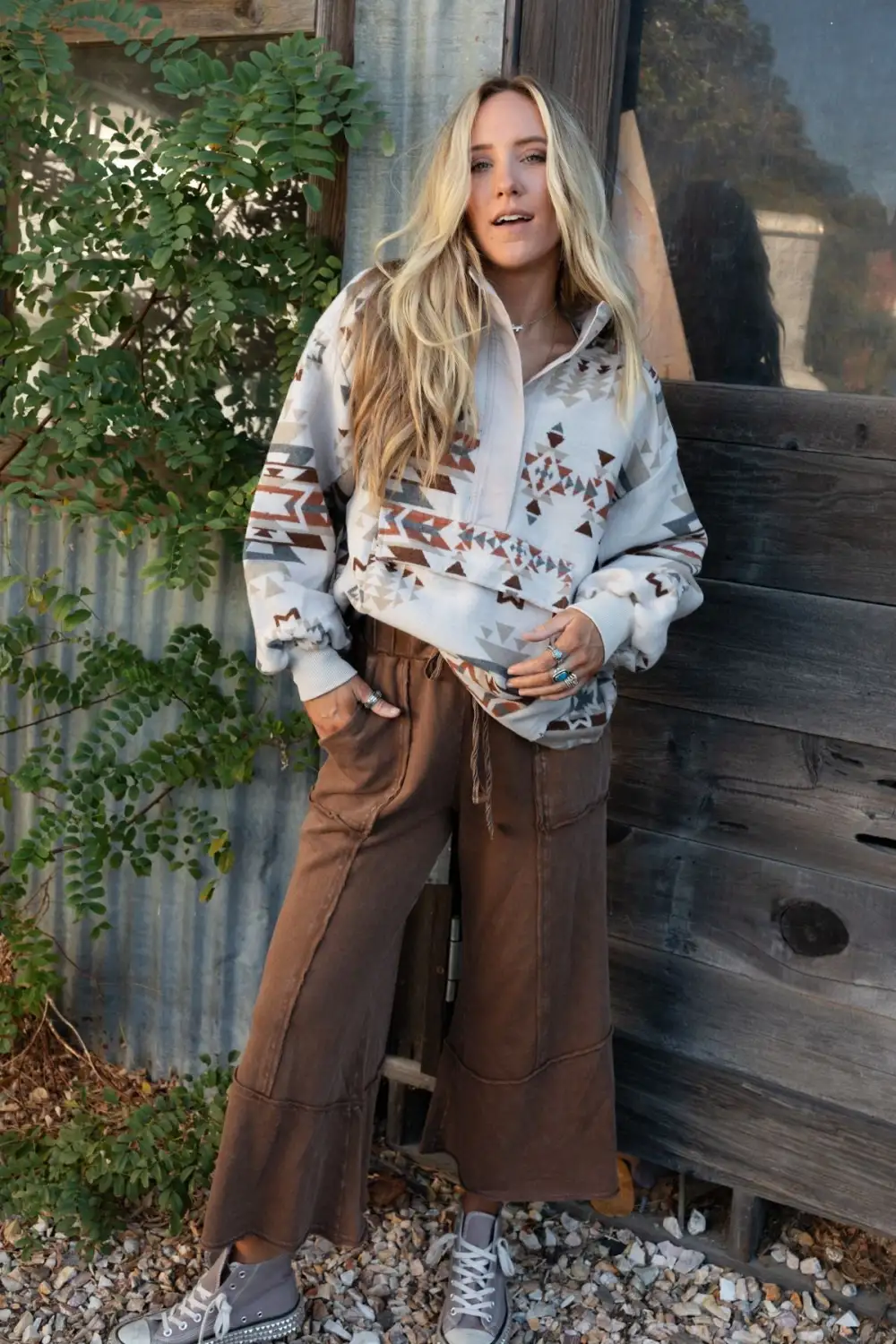 Rustic Hallow Western Pullover - Taupe