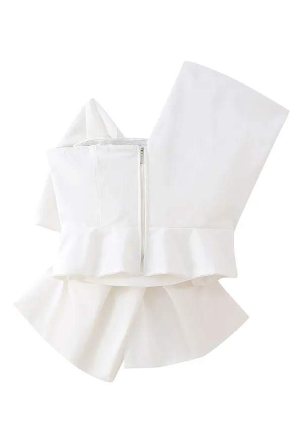 STRIKING BOWKNOT ONE SHOULDER CROP TOP IN WHITE