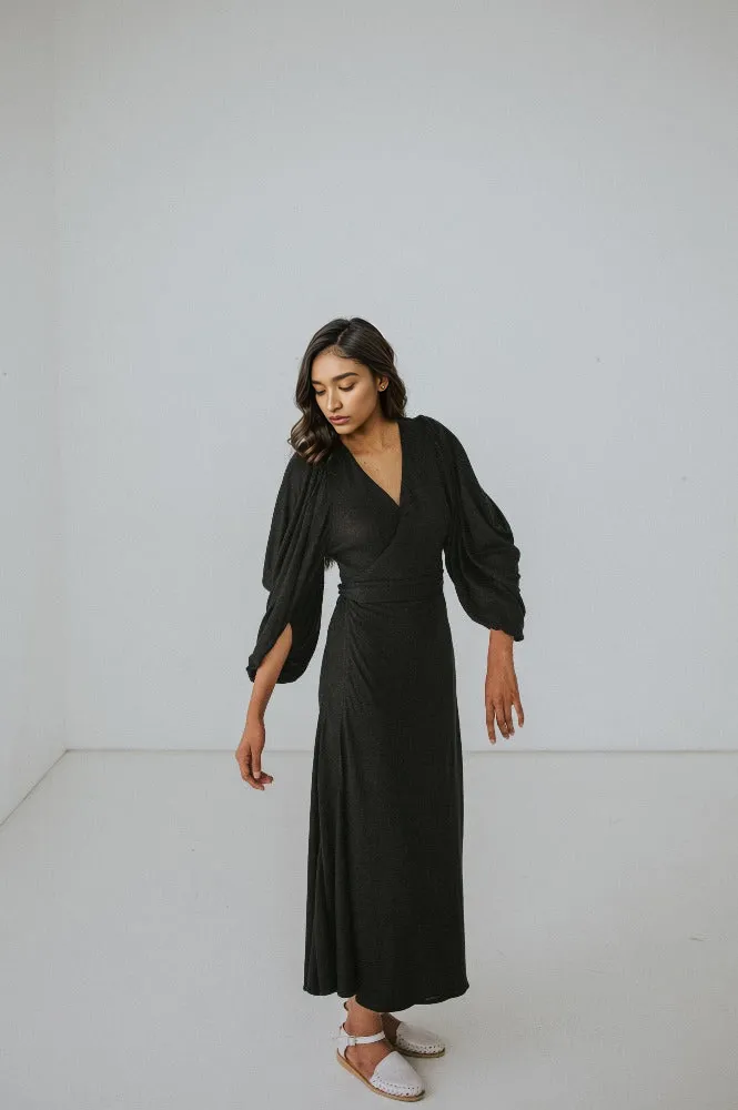 BLACK VOLUME SLEEVE DRESS